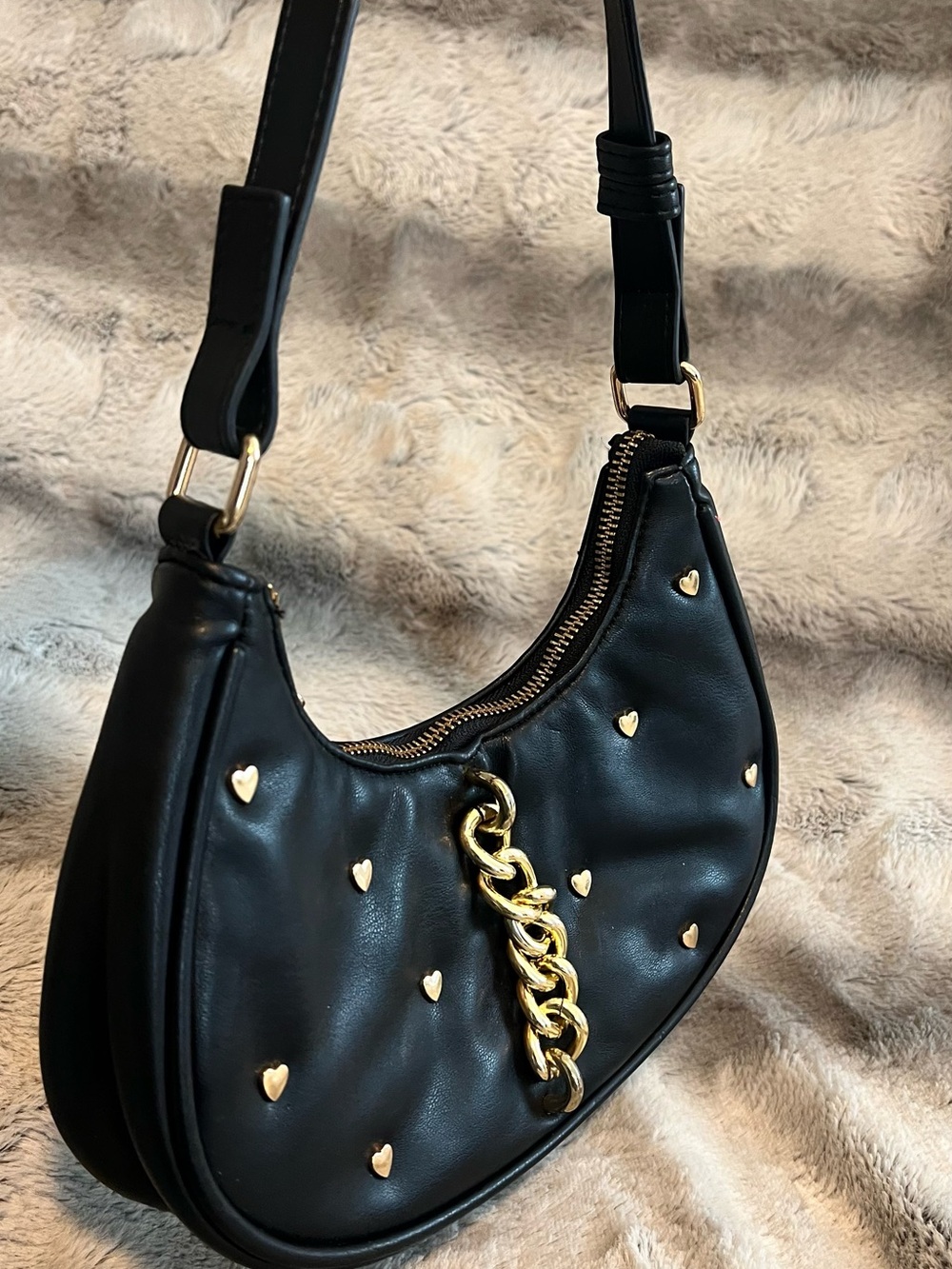 Black Heart-Embellished Shoulder Bag with Gold Chain Detail